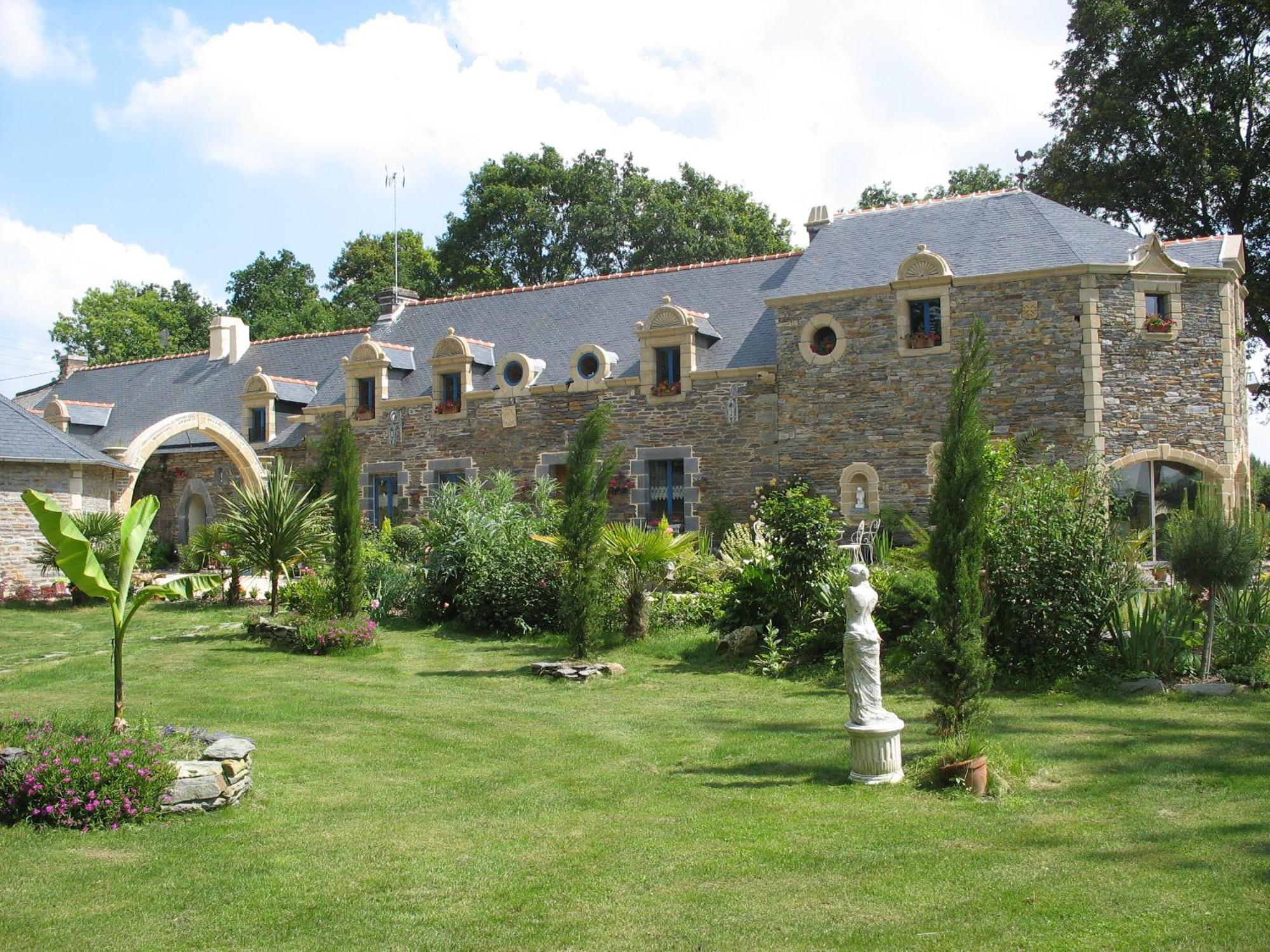 Le Clos Saint Fiacre Hotel Carentoir Eksteriør billede